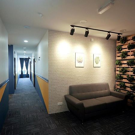 Mye Hotel Муар Екстериор снимка