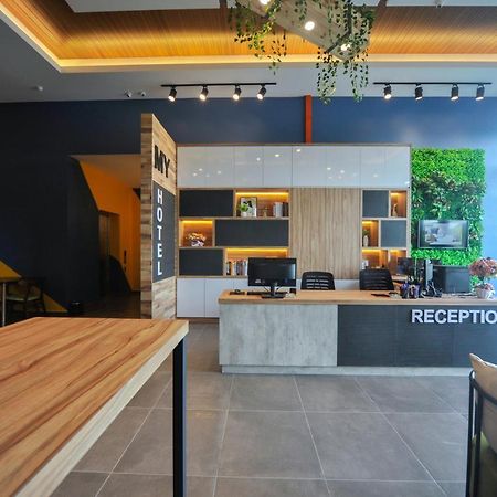 Mye Hotel Муар Екстериор снимка