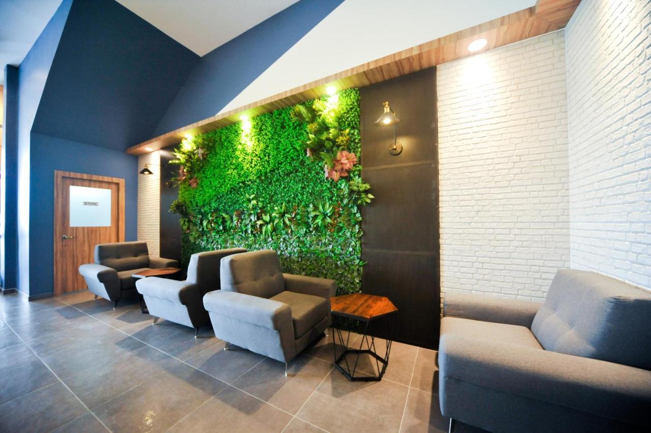 Mye Hotel Муар Екстериор снимка