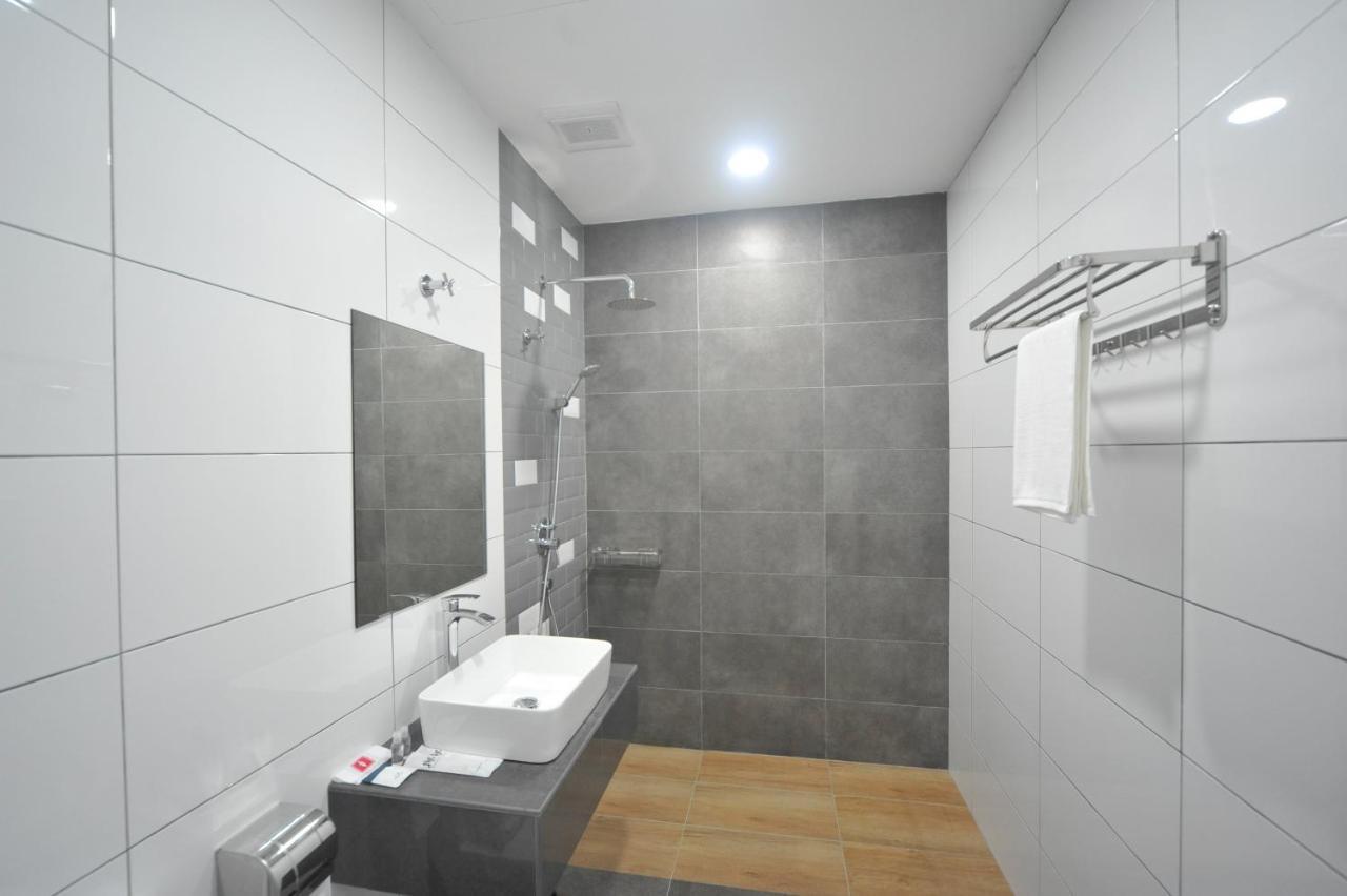 Mye Hotel Муар Екстериор снимка