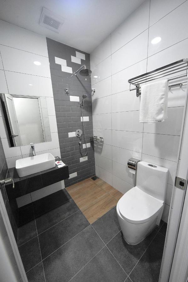 Mye Hotel Муар Екстериор снимка